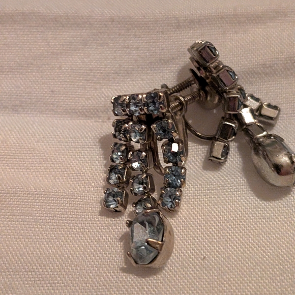 Elegant Vintage Blue Rhinestone Silver Tone Screw On Dangle Earrings - Picture 7 of 7